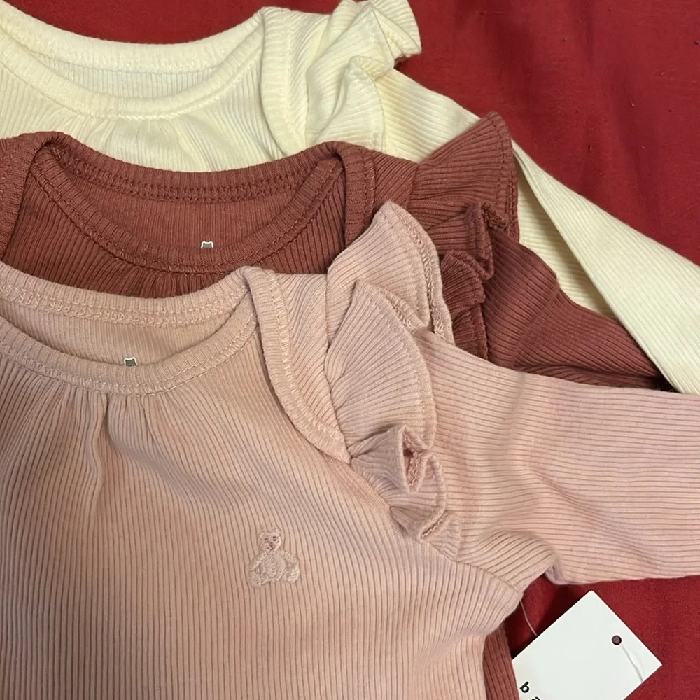 3 pieces Gap Onesies 100% cotton